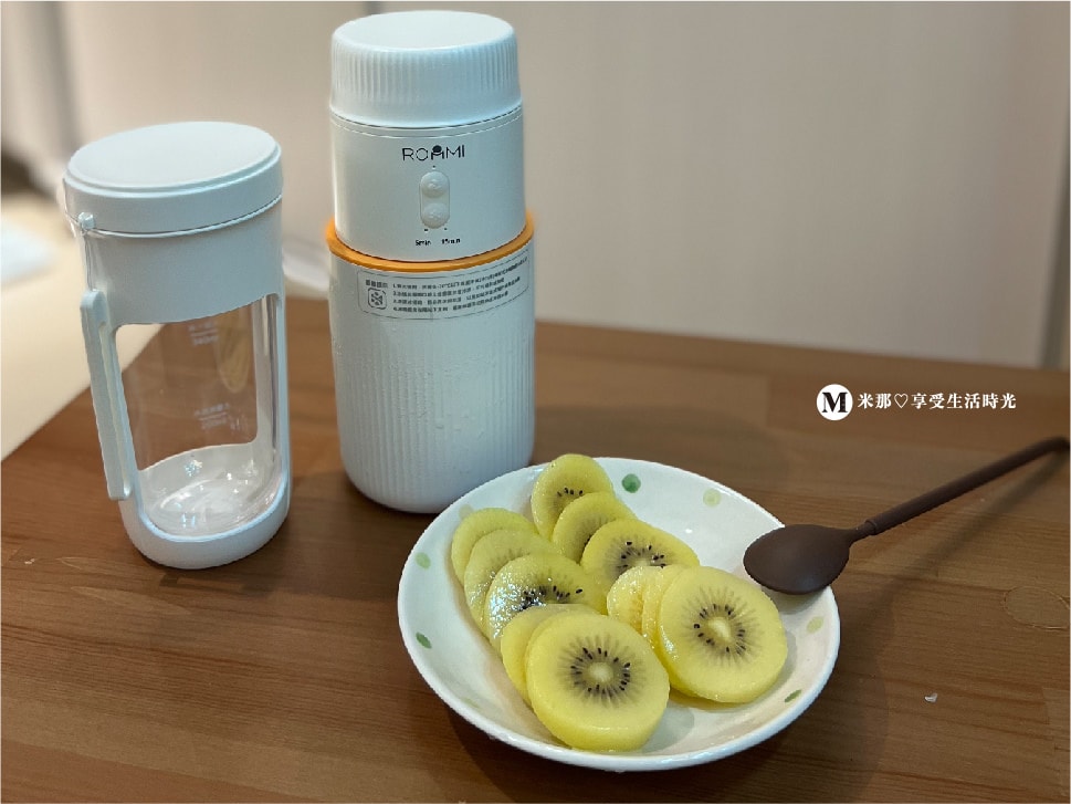 Roommi評價_冰淇淋果汁機_隨行杯果汁機怎麼用_果汁機隨行杯食譜_自製冰淇淋_冰淇淋DIY_隨行冰沙果汁機怎麼用_果汁機打冰沙做法_無線果汁機心得_roommi-4.jpg