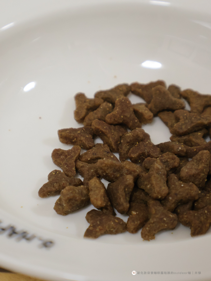 第一饗宴_無穀低敏雞肉藍莓全貓配＿加拿大品牌貓糧推薦＿單一肉源貓乾糧