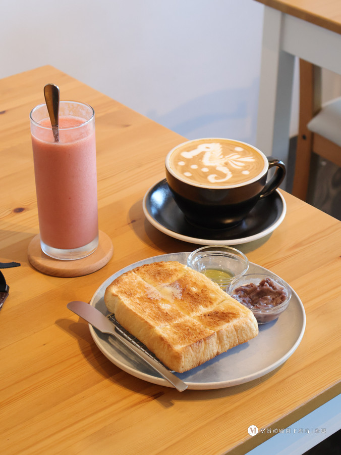 林口咖啡廳推薦｜不限時又好停車的白光咖啡，林口人工作讀書首選