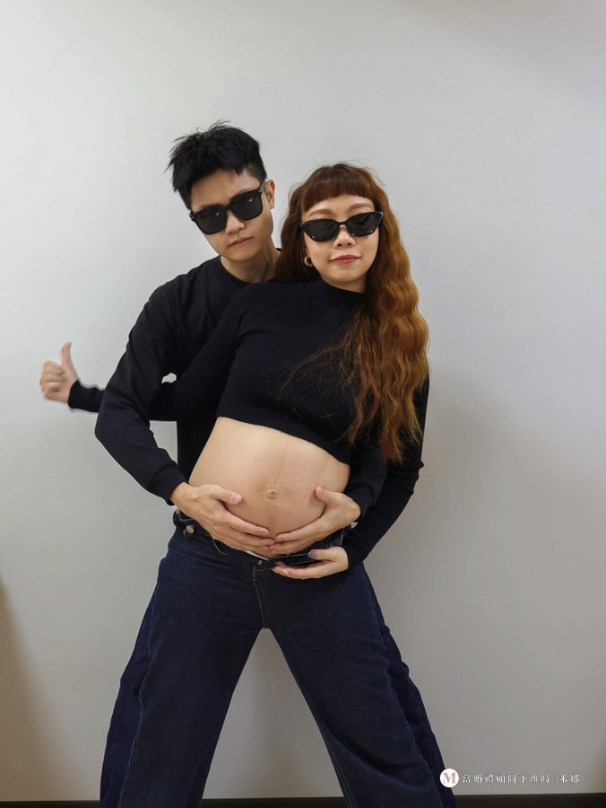 孕婦居家進行妊娠紋保養的生活紀錄照片