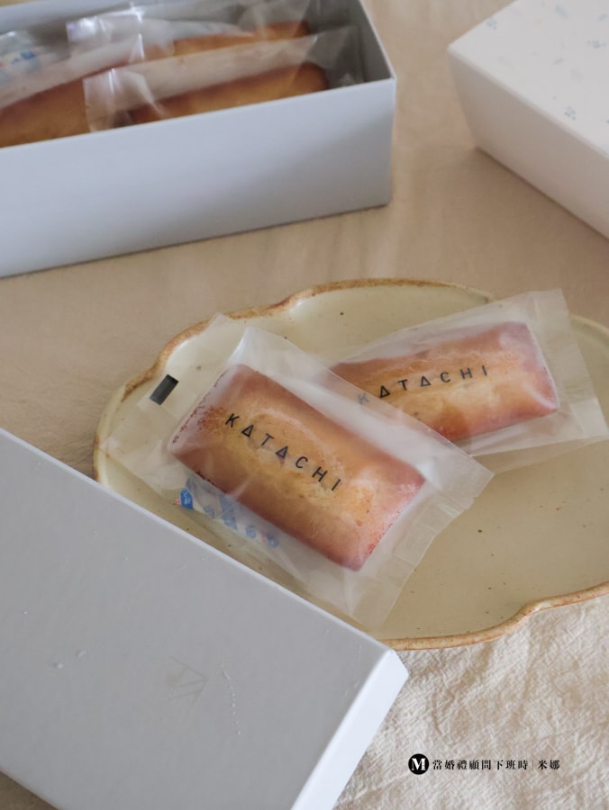 日本風費南雪整齊擺放，彌月禮盒常見的耐吃甜點選擇