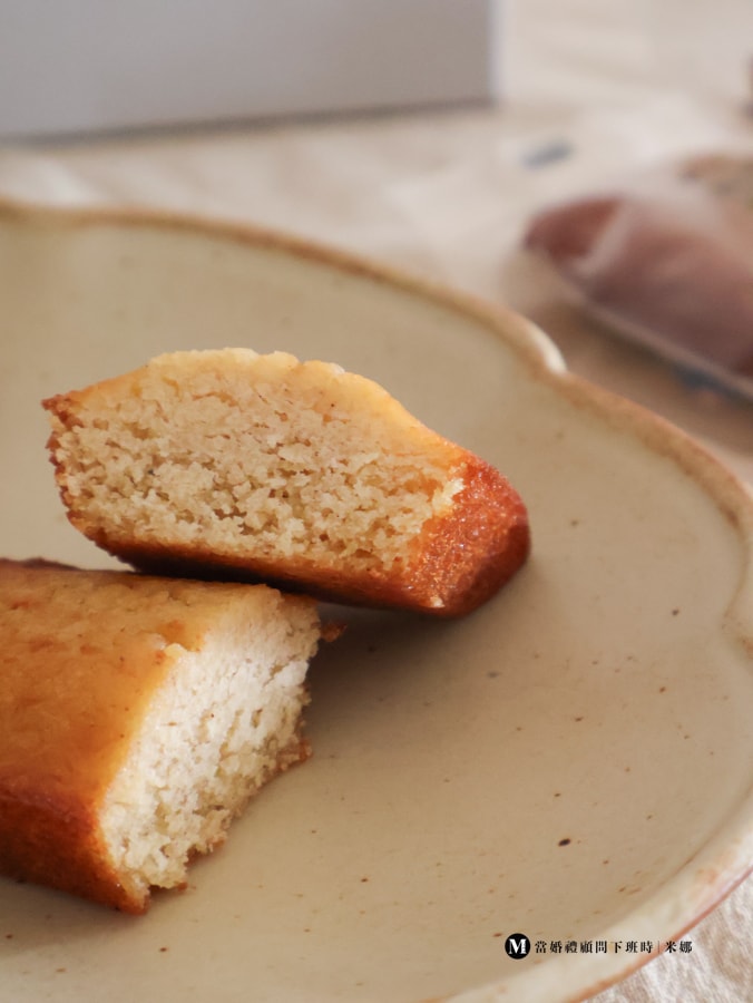 費南雪切面特寫，濕潤紮實口感，奶油香氣明顯