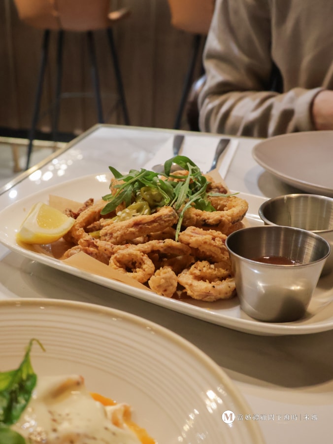 林口約會餐廳推薦|Pastaio 手工義大利麵林口店,好吃又有氛圍的紀念日餐廳 - 第4張圖 Pastaio小菜推薦!酥炸中卷實拍