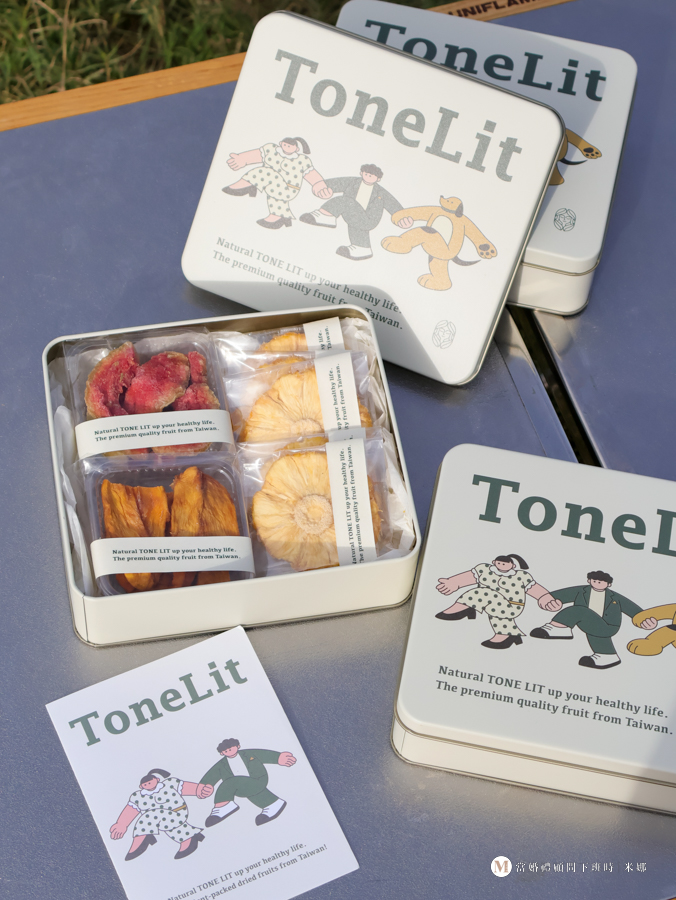 ToneLit 同理水果乾彌月禮盒外盒設計實拍，質感包裝適合送禮