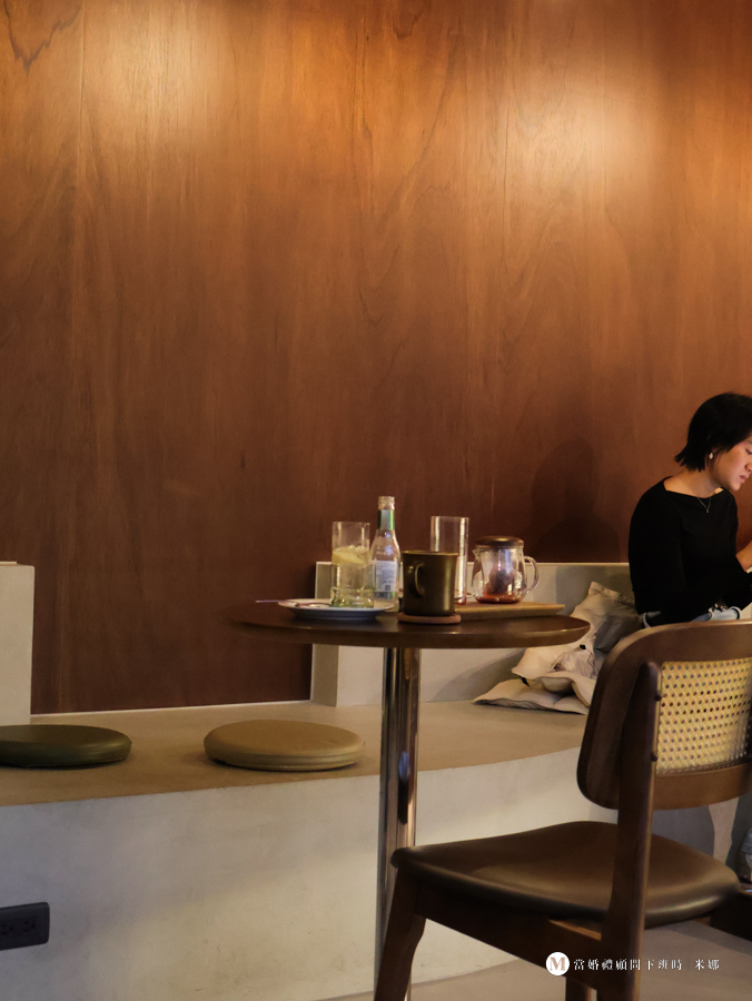 韓式咖啡廳風格 日福 OH HAPPY DAY 木質桌椅細節