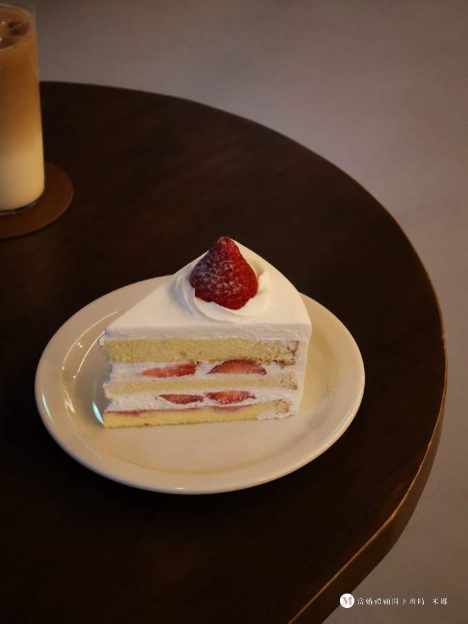 日福 OH HAPPY DAY 草莓鮮奶油戚風蛋糕 甜點實拍