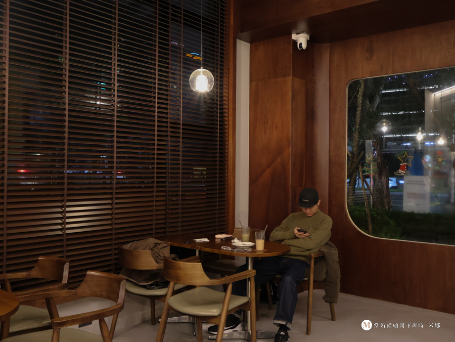 日福 OH HAPPY DAY 文化店 插座齊全 適合筆電工作