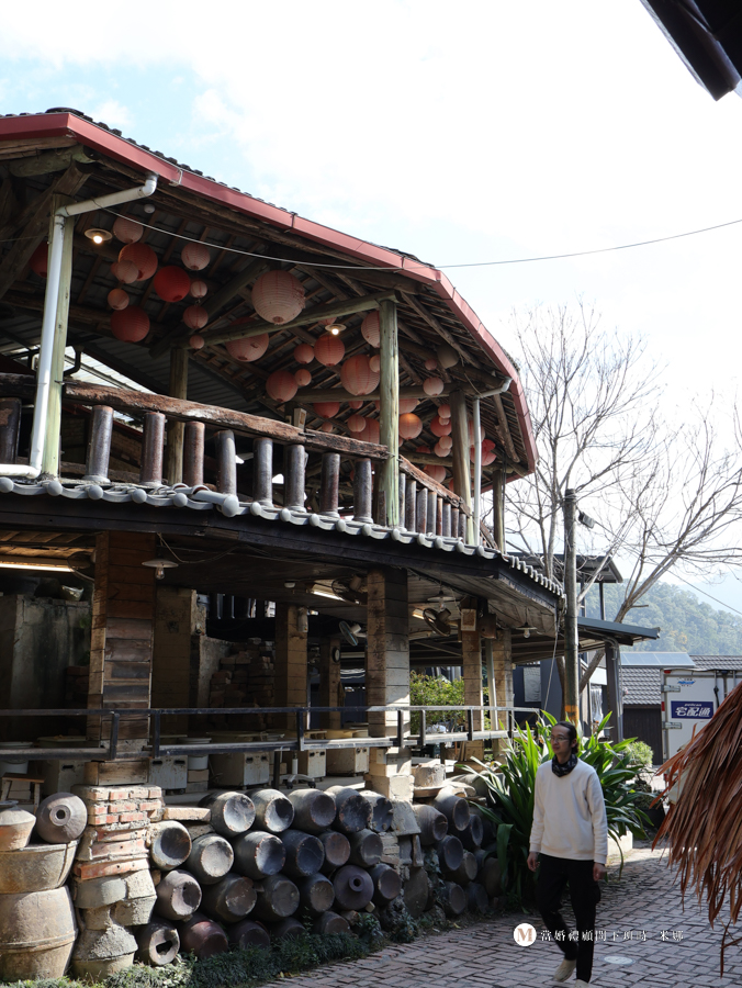 園區建築有些地方帶點中式風格，隨便走都很好拍