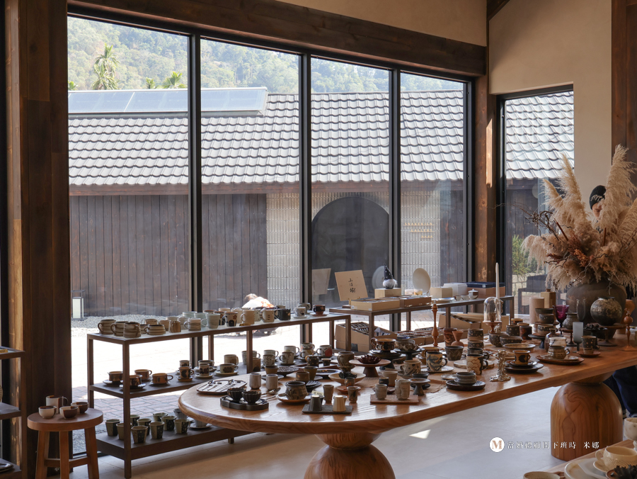 在水里蛇窯逛陶器小店，很容易不小心買太多