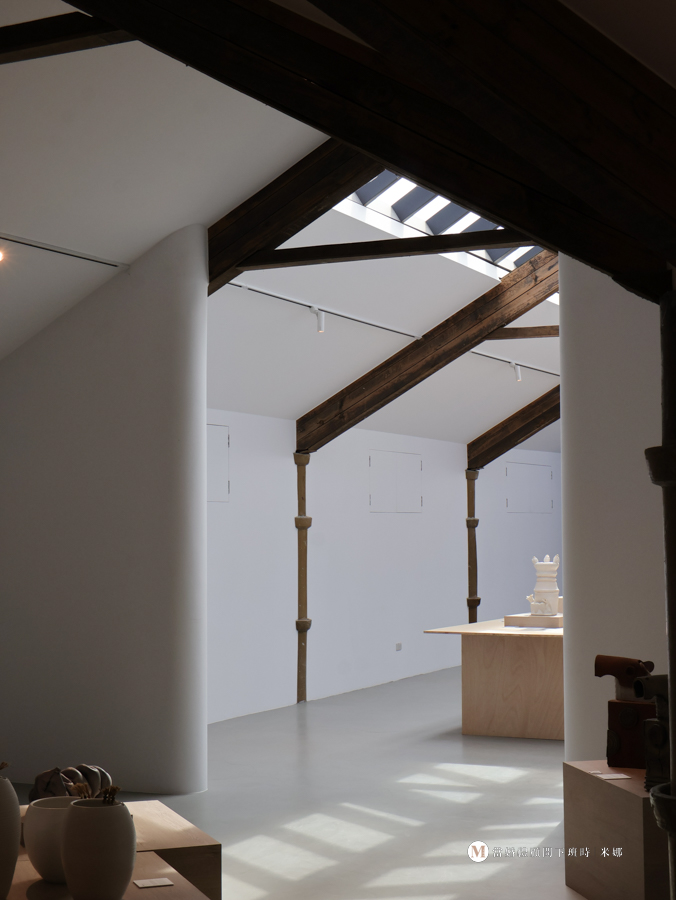 水里蛇窯裡的陶器小店，空間很有質感