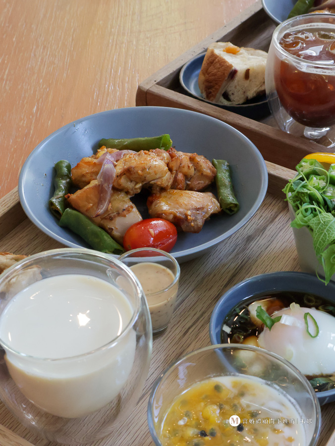 早餐擺盤與用餐環境紀錄