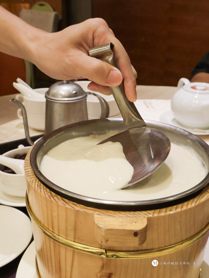自己動手加配料的豆花體驗
