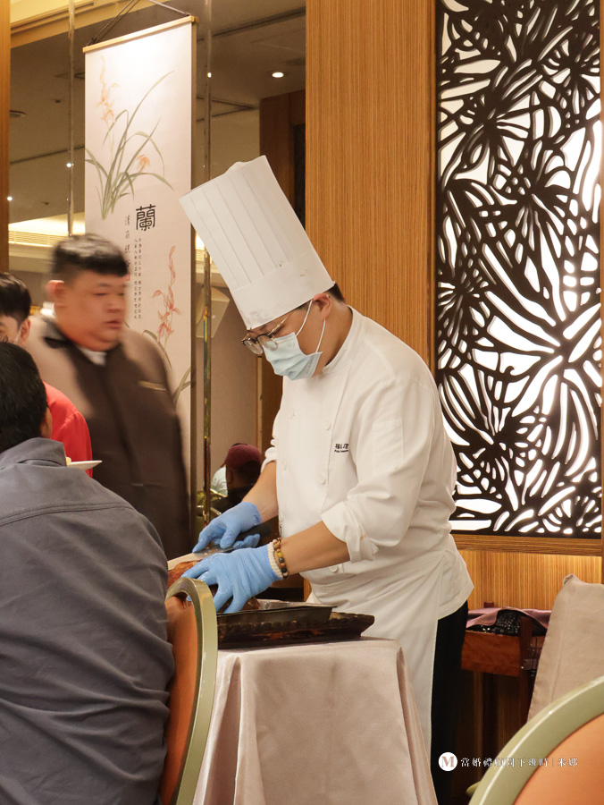 桃園福容飯店師傅現場片皮鴨