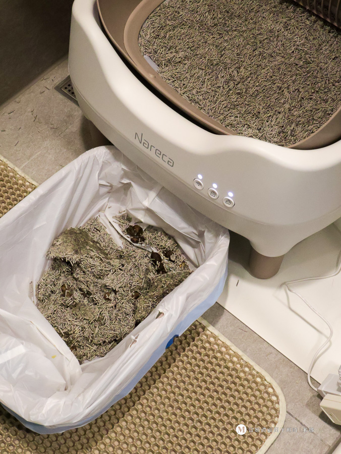 自動貓砂機推薦|Nareca 娜芮家喵淨界 PureBot S10 開箱評價!開放式設計讓挑嘴貓也願意上廁所 - 第13張圖 11L集便艙,最長18天不用清理